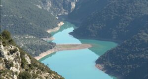 Από την Ευρυτανία θα βγει ζωντανά η εκπομπή «Όπου Υπάρχει Ελλάδα» στις 14:45 της 26ης Μαρτίου, Ρέβη και Κουρδής στην παρουσίαση