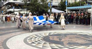 25η Μαρτίου και το Αγρίνιο τίμησε την Εθνική Επέτειο με μεγάλη μαθητική Παρέλαση στην Πλατεία Δημοκρατίας στις 12 το μεσημέρι.