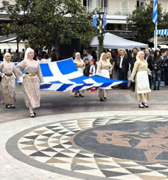 25η Μαρτίου και το Αγρίνιο τίμησε την Εθνική Επέτειο με μεγάλη μαθητική Παρέλαση στην Πλατεία Δημοκρατίας στις 12 το μεσημέρι.
