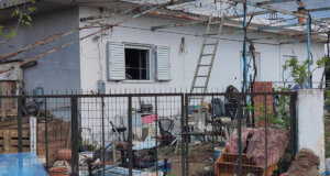 Στο Αγρίνιο νωρίς το απόγευμα της 6ης Απριλίου ένας 57χρονος μεταφέρθηκε στο Νοσοκομείο μετά από απόπειρα απαγχονισμού.