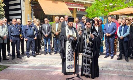 Στο Αγρίνιο σε κλίμα συγκίνησης τελέστηκε επιμνημόσυνη δέηση για τα θύματα του βομβαρδισμού που έγινε τη Μεγάλη Τετάρτη, 16 Απριλίου 1941.