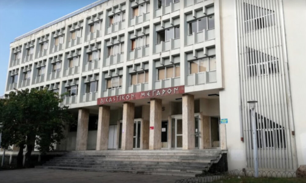 Ο Μπάμπης Κούτσικος δολοφονήθηκε τον Ιανουάριο του 2024 και στις 2 Ιουνίου 2025 ξεκινά στο Αγρίνιο η Δίκη του Κρεοπώλη.