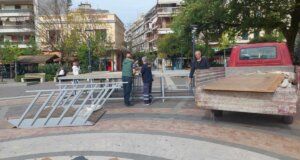 Στο Αγρίνιο όλοι προετοιμάζονται για τη Μεγάλη Παρασκευή, οι εργασίες στην Πλατεία Δημοκρατίας για τη συνάντηση των Επιτάφιων είναι εντατικές.