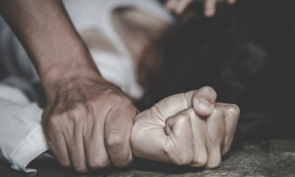 Ενδοοικογενειακή Βία την 29η Μαρτίου στο Ξηρόμερο Αιτωλοακαρνανίας, ένας μεσήλικας φέρεται να δάγκωσε στον λαιμό τη 44χρονη σύντροφό του