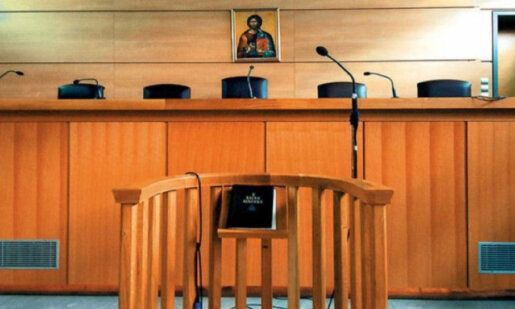Ένοχος κρίθηκε από το Μικτό Ορκωτό Δικαστήριο Αιγίου ο 60χρονος που έριξε τη σύντροφό του από μπαλκόνι στο Κάτω Σαμικό Ηλείας.