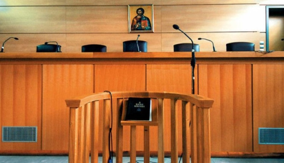 Ένοχος κρίθηκε από το Μικτό Ορκωτό Δικαστήριο Αιγίου ο 60χρονος που έριξε τη σύντροφό του από μπαλκόνι στο Κάτω Σαμικό Ηλείας.