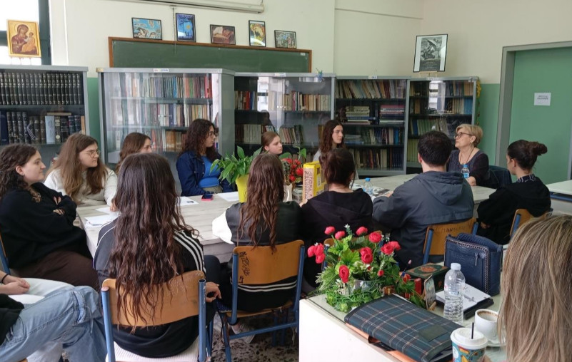 Στο 1ο Γενικό Λύκειο Αγρινίου έλαβε χώρα η εκδήλωση με θέμα «Όταν η Λογοτεχνία εξιστορεί...» με καλεσμένη την Ελένη Πριοβόλου.