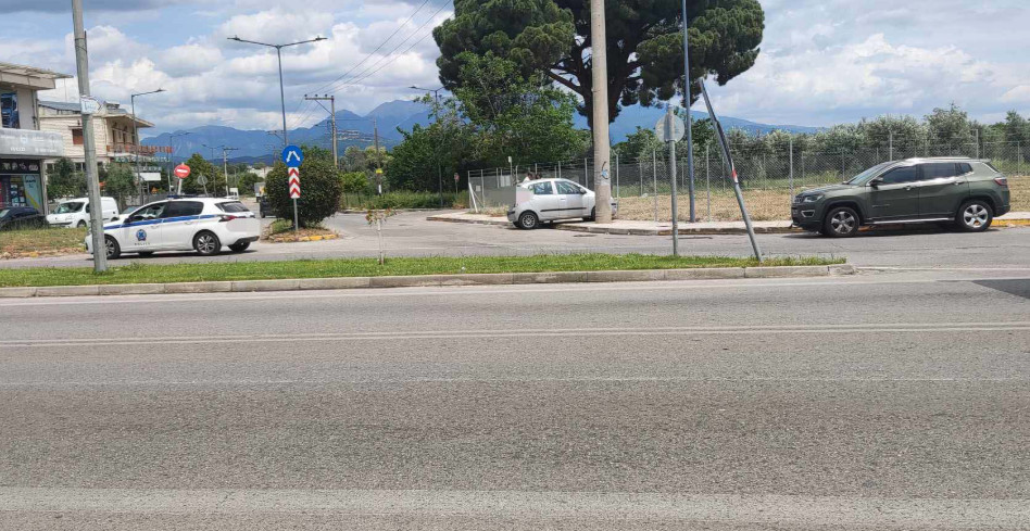 Στο Αγρίνιο το μεσημέρι της 12ης Μαΐου σημειώθηκε τροχαίο ατύχημα σε παράδρομο της Εθνικής Οδού στην είσοδο της πόλης.