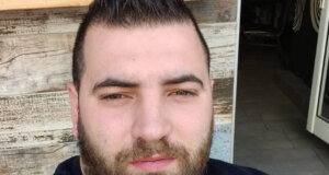 Ο Γιώργος Μουζόπουλος έχασε τη ζωή του σε εργατικό ατύχημα στη Ρόδο και το Αγρίνιο πενθεί για τον πρόωρο χαμό του.