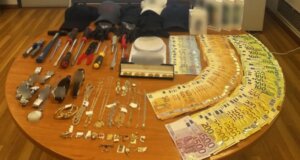 Η ΕΛ.ΑΣ. με ανακοίνωσή της αναφέρθηκε στην εξάρθρωση εγκληματικής οργάνωσης για κλοπές και διαρρήξεις σε Αγρίνιο και Αμφιλοχία.