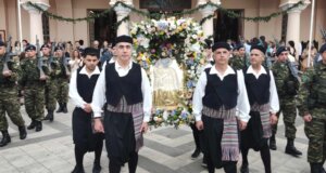 Ο Άγιος Χριστόφορος τιμήθηκε με μεγαλοπρέπεια στο Αγρίνιο με τη Λιτάνευση της Εικόνας από την Εκκλησία στην Πλατεία Δημοκρατίας.