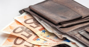 Ναύπακτος, 20 Μαΐου 2025: Μαθητής του ΕΠΑ.Λ. βρήκε και παρέδωσε ένα πορτοφόλι που στο εσωτερικό του είχε το ποσό των 3.000 ευρώ!