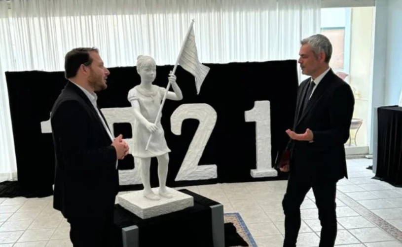 Ο Κωνσταντίνος Καραγκούνης βρέθηκε στο Μεσολόγγι για να τιμήσει την έκθεση «Ελλήνων Αίμα» του Ευάγγελου Τύμπα.