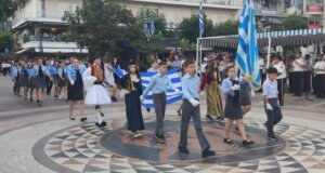 Στην Πλατεία Δημοκρατίας, στο Αγρίνιο, τελέστηκε η Παρέλαση για την 11η Ιουνίου, ημέρα Απελευθέρωσης της πόλης.