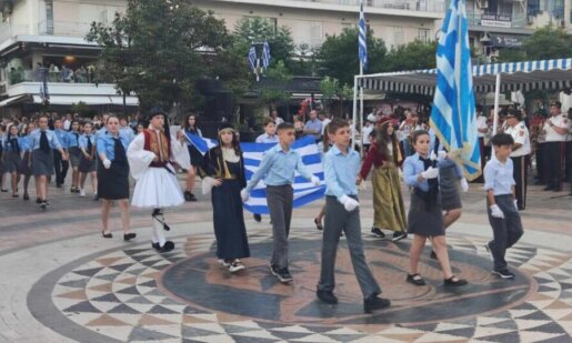 Στην Πλατεία Δημοκρατίας, στο Αγρίνιο, τελέστηκε η Παρέλαση για την 11η Ιουνίου, ημέρα Απελευθέρωσης της πόλης.