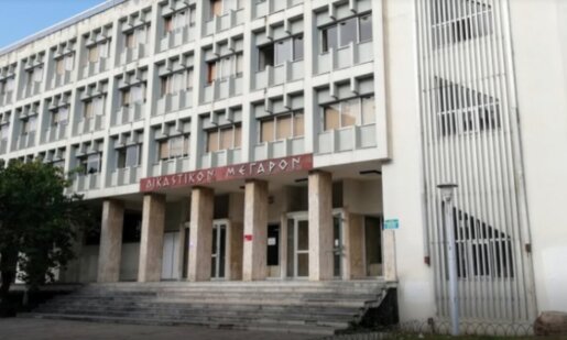 Στο Αγρίνιο όλοι μιλούν για τα Αναπηρικά Επιδόματα την ώρα που η 58χρονη οδηγείται στη φυλακή, έξω με εγγυήσεις οι άλλοι 6!