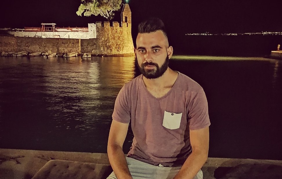 Ο Δημήτρης Σβίγγος είναι ο 27χρονος που άφησε την τελευταία του πνοή στη Μ.Ε.Θ. του Νοσοκομείου Αγρινίου, μετά από τροχαίο.