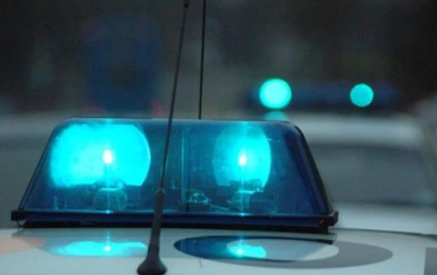 Στο Μεσολόγγι την 27η Ιουνίου τρεις άνδρες τσακώθηκαν ενώ έπιναν στις Οινιάδες, ο ένας πυροβόλησε στον αέρα.