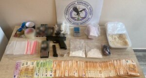 Η ΕΛ.ΑΣ. ενημερώνει για δύο νέες συλλήψεις που σημειώθηκαν στην Πάτρα για διακίνηση ναρκωτικών.