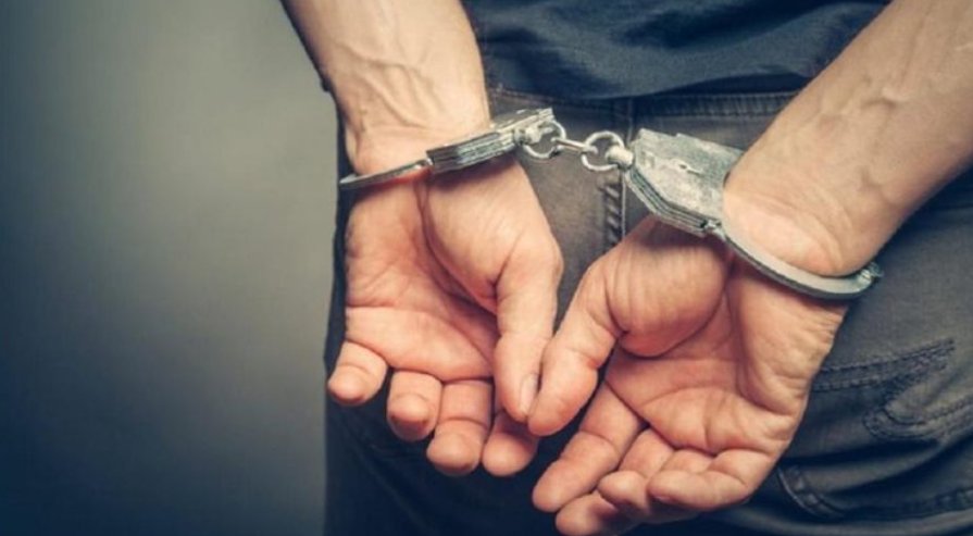 Σύμφωνα με την ΕΛ.ΑΣ. ένας 68χρονος συνελήφθη σε περιοχή της Αιτωλοακαρνανίας για παιδική πορνογραφία.
