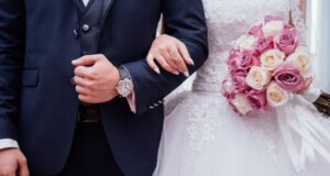 Η Ναύπακτος στο επίκεντρο των γεγονότων, Γιατρός έσωσε τον πατέρα της νύφης, υπέστη ανακοπή στο τραπέζι της δεξίωσης.
