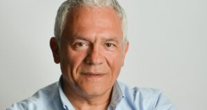 Ο Γιάννης Φαρμάκης ξεκαθάρισε την 15η Ιουνίου στα Social Media πως παραιτείται από Αντιδήμαρχος Αγρινίου, ως να λάμψει η αλήθεια. 