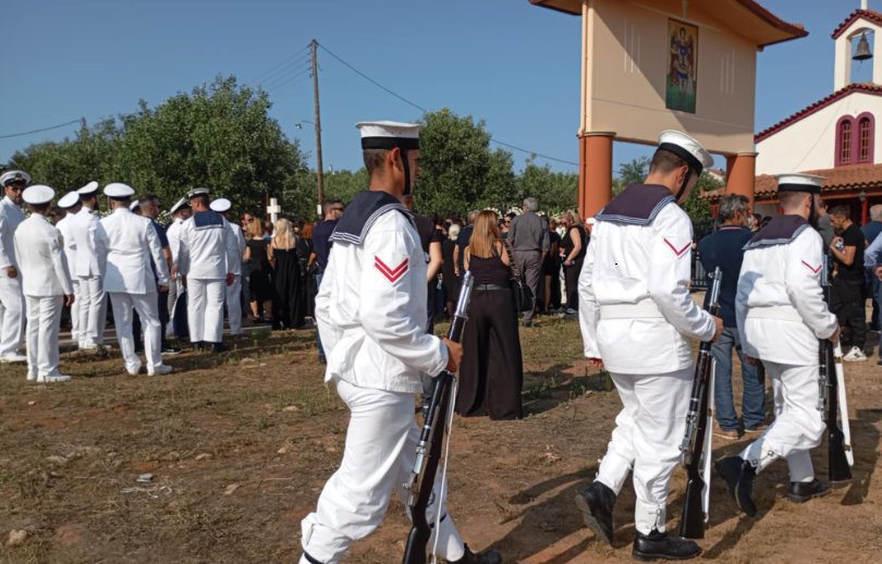 Η Παλαιομάνινα πενθεί, ο Παναγιώτης Σαμαλέκος ο 45χρονος Αρχικελευστής δεν είναι πλέον ανάμεσά μας, σκηνές αρχαίας τραγωδίας στην κηδεία.