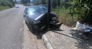 Στο Αιτωλικό την 27η Ιουνίου σημειώθηκε σοβαρό τροχαίο, Ι.Χ. έπεσε σε κολώνα ηλεκτροφωτισμού, δε σημειώθηκε τραυματισμός