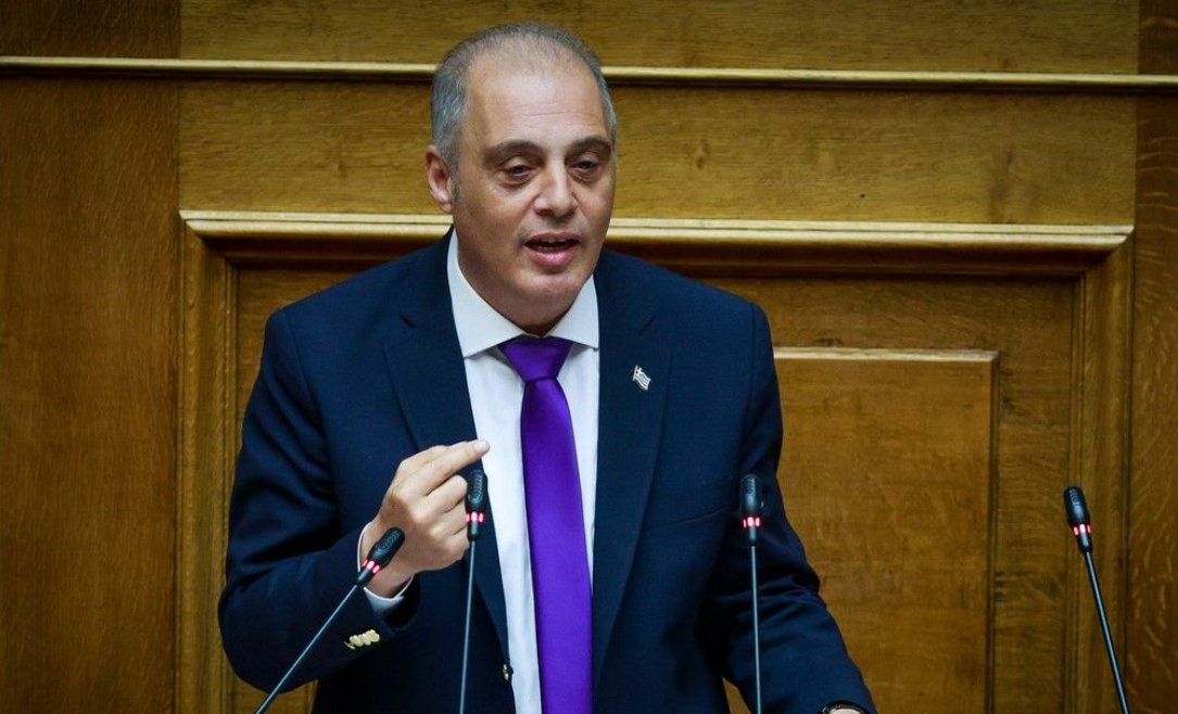 Ο Κυριάκος Βελόπουλος «άστραψε και βρόντηξε» στη Βουλή προς την Κυβέρνηση για τα... εμπόδια που βάζουν προς τον Ιβάν Σαββίδη.