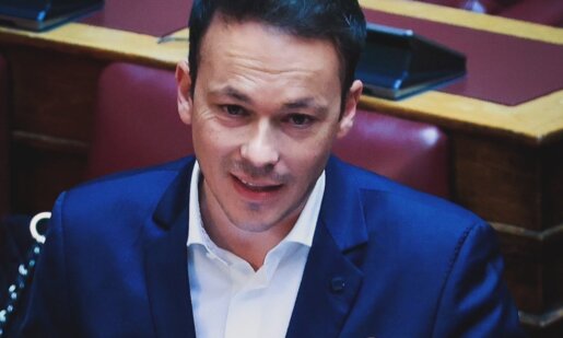 Ο Μίλτος Ζαμπάρας μέσα απο τη Βουλή αναφέρθηκε στη νέα καταδίκη της χώρας λέγοντας πως «πνίγεται» η Ελλάδα και απουσιάζει το Κράτος.