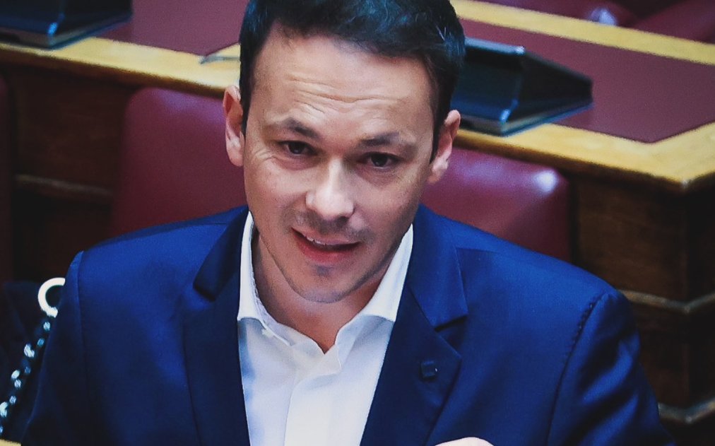 Ο Μίλτος Ζαμπάρας μέσα απο τη Βουλή αναφέρθηκε στη νέα καταδίκη της χώρας λέγοντας πως «πνίγεται» η Ελλάδα και απουσιάζει το Κράτος.