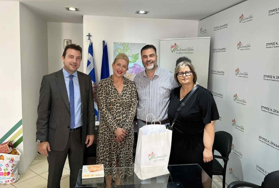 Ο Σπύρος Σκιαδαρέσης και η Παράταξη «Νέα Δυτική Ελλάδα» προχώρησαν είδη ιματισμού και παιδικού εξοπλισμού.