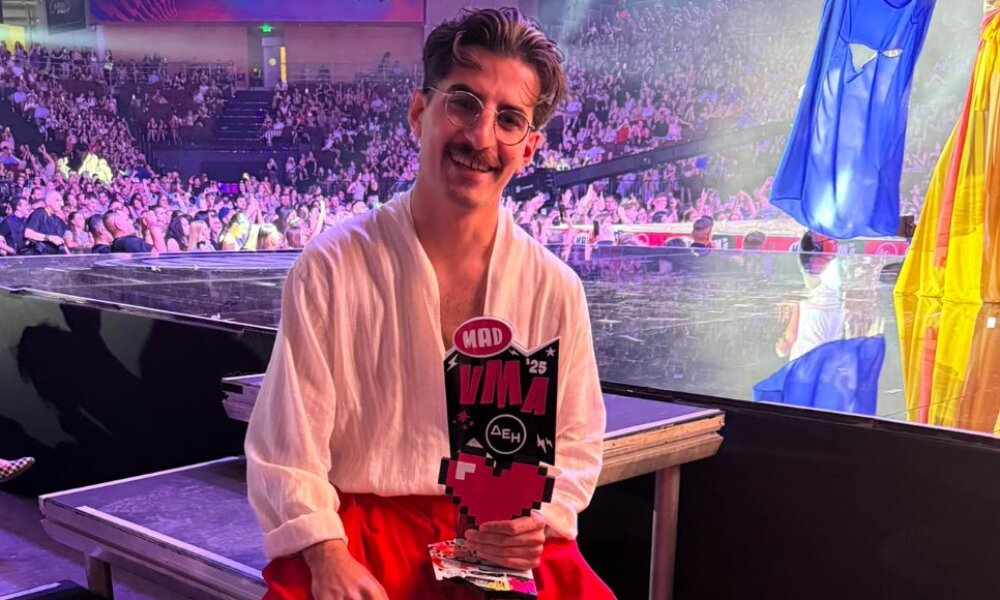 Και στα MAD Video Music Awards 2025 υπάρχει άρωμα... Αιτωλοακαρνανίας, ο Ναυπάκτιος Papazo αναδείχθηκε καλύτερος πρωτοεμφανιζόμενος.