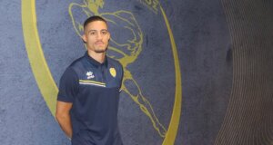 SL1 2025 - 2026 και ο Παναιτωλικός ανακοίνωσε πως ο Κρίστιαν Μανρίκε υπέγραψε για τα επόμενα δύο χρόνια!