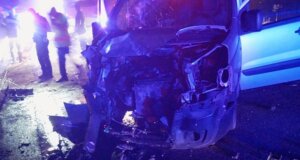 Τραγωδία στο Αγρίνιο καθώς πριν από λίγη ώρα ένα νεαρό άτομο απανθρωκώθηκε σε τροχαίο δυστύχημα.
