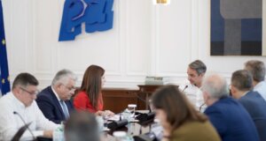 Κυριάκος Μητσοτάκης και Σοφία Ζαχαράκη αναφέρθηκαν στους «αιώνιους» φοιτητές και το γεγονός πως θα διαγράφονται από Σεπτέμβριο.