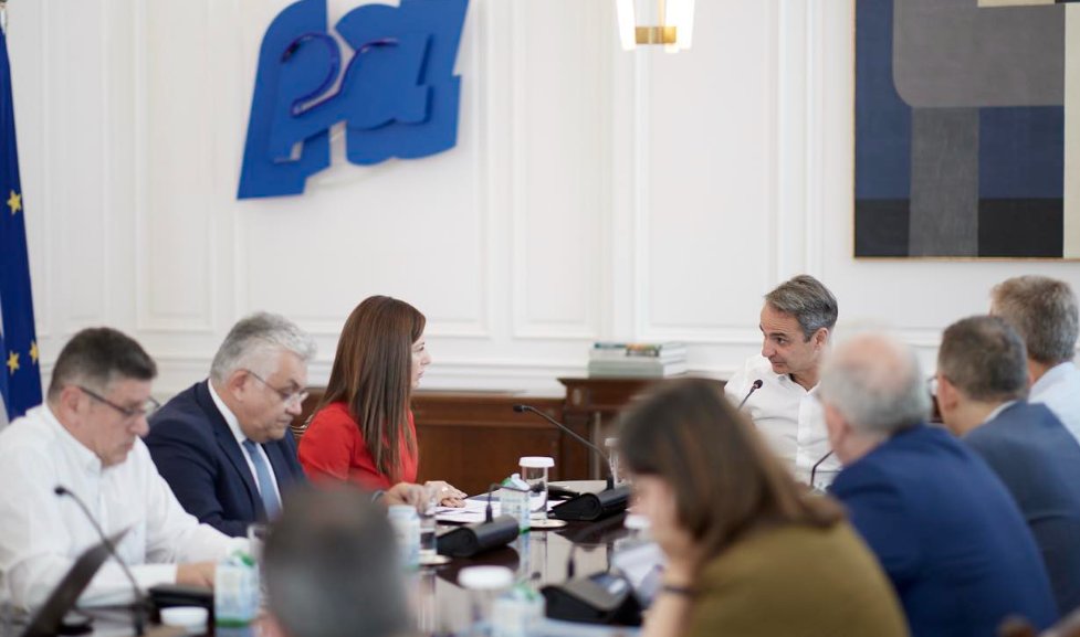 Κυριάκος Μητσοτάκης και Σοφία Ζαχαράκη αναφέρθηκαν στους «αιώνιους» φοιτητές και το γεγονός πως θα διαγράφονται από Σεπτέμβριο.