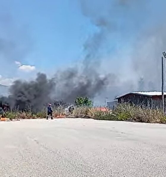 Στο Αντίρριο νωρίς το μεσημέρι της 12ης Ιουλίου η φωτιά που ξέσπασε τέθηκε υπό έλεγχο αφού απειλήθηκαν εγκαταστάσεις πρατηρίου.