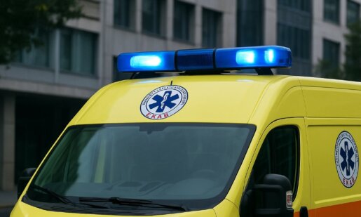 Στην Πλαγιά Λευκάδας ένας νεαρός άνδρας βρέθηκε χτυπημένος στον δρόμο, προκαλώντας αναστάτωση σε κατοίκους και επισκέπτες.