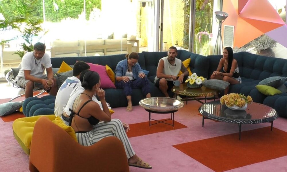 Στο «Big Brother» την 17η Ιουλίου και ώρα 23:15 στον ΣΚΑΪ τους παίκτες τους απασχολεί το έπαθλο επικοινωνίας και μια νέα δοκιμασία.