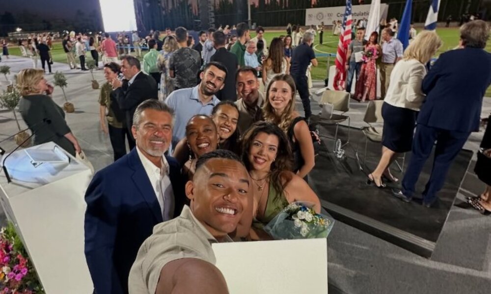 Ο Εμμανουήλ Καραλής έχει κάθε λόγο να είναι χαρούμενος αφού εκτός από Ολυμπιονίκης ο Πυργιώτης είναι πλέον και Πτυχιούχος!