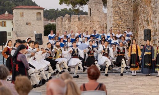 Η «Γιορτή Ξενιτεμένων» πραγματοποιήθηκε με ιδιαίτερη επιτυχία στο Λιμάνι της Ναυπάκτου σε συνεργασία με τη Μητρόπολη.