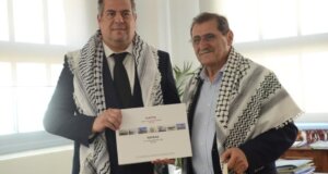 Στην Πάτρα και συγκεκριμένα στο Δημαρχείο βρέθηκε ο Παλαιστίνιο Πρέσβης, έτυχε θερμής υποδοχής από τον Κώστα Πελετίδη.