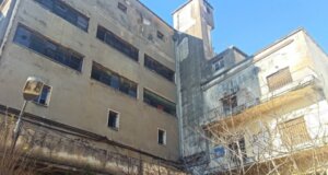 Το Αγρίνιο εκπέμπει SOS και αυτό γιατί η δημόσια περιουσία ρημάζει - Χρόνια εγκατάλειψη χωρίς σχέδιο αξιοποίησης.