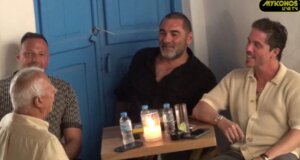 Ο Νίκος Οικονομόπουλος εθεάθη στη Μύκονο έναν μήνα και κάτι πριν έρθει στη Λίμνη Τριχωνίδα για το «Lake Party» 2025!