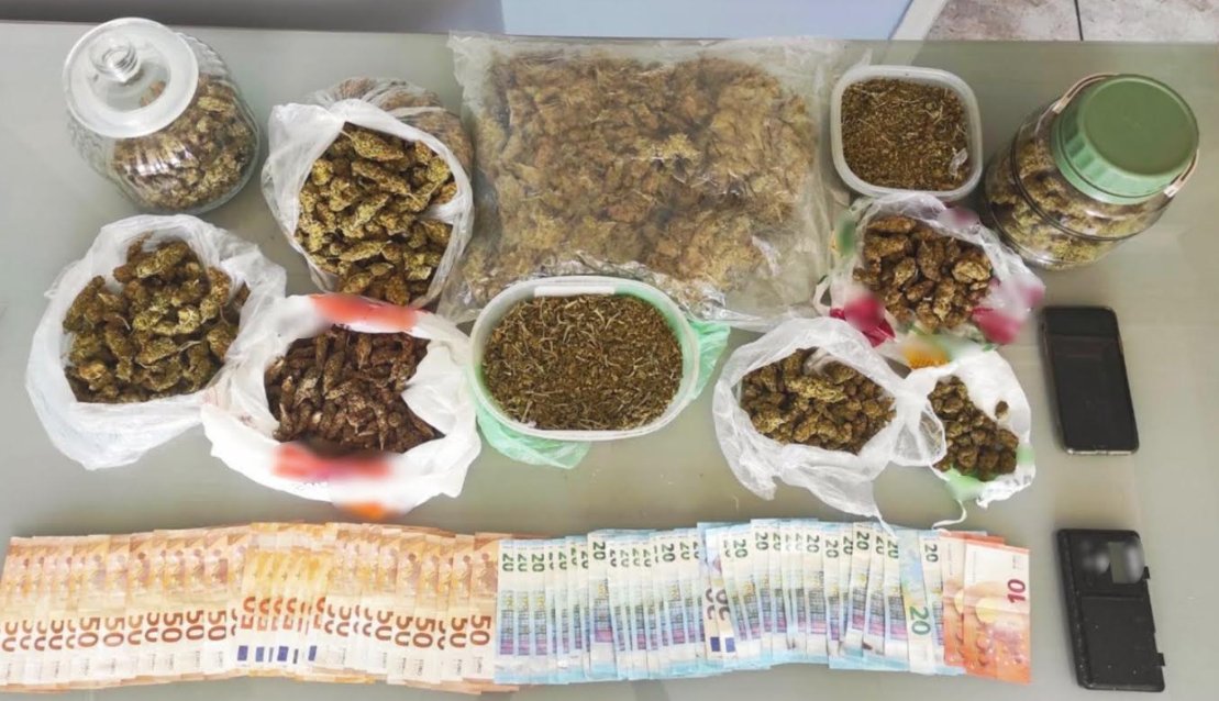 Η ΕΛ.ΑΣ. γνωστοποίησε πως συνελήφθησαν 3 άτομα για διακίνηση ναρκωτικών στην Εθνική Οδό Ναυπάκτου-Αντιρρίου.