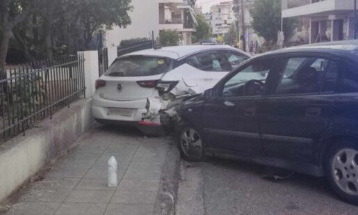 Στο Αγρίνιο και συγκεκριμένα στην Οδό Βλαχερνών ο οδηγός που προκάλεσε τροχαίο ήταν μεθυσμένος, μάλιστα στο Ι.Χ. εντοπίστηκαν και μαχαίρια.