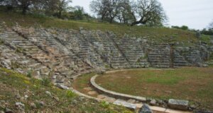 Στο Αρχαίο Θέατρο Οινιαδών γίνεται επιστροφή εισιτηρίων για την παράσταση του «Φιλοκτήτη» - Ξεκινά η προπώληση για την «Ανδρομάχη»