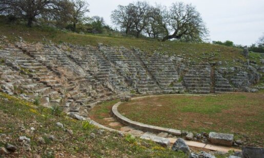 Στο Αρχαίο Θέατρο Οινιαδών γίνεται επιστροφή εισιτηρίων για την παράσταση του «Φιλοκτήτη» - Ξεκινά η προπώληση για την «Ανδρομάχη»