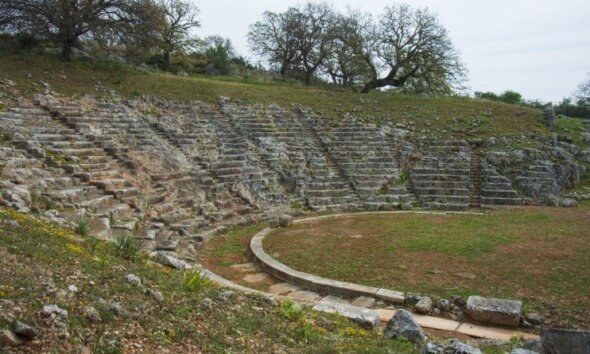Στο Αρχαίο Θέατρο Οινιαδών γίνεται επιστροφή εισιτηρίων για την παράσταση του «Φιλοκτήτη» - Ξεκινά η προπώληση για την «Ανδρομάχη»